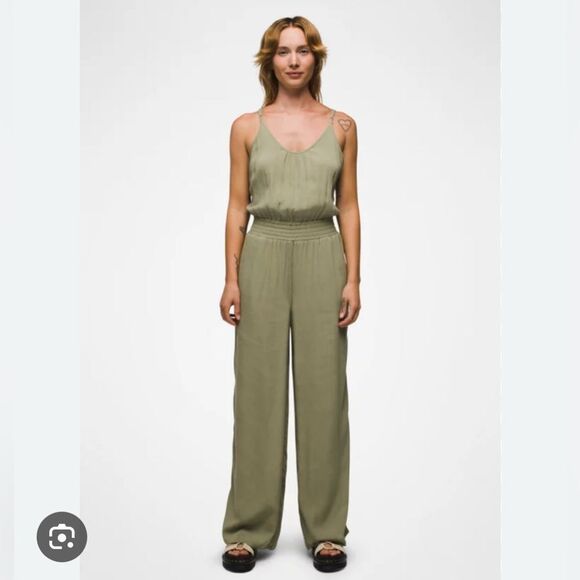 Olive Green Women's Jumpsuit FERNIE size medium & small $99 msrp - Picture 1 of 9